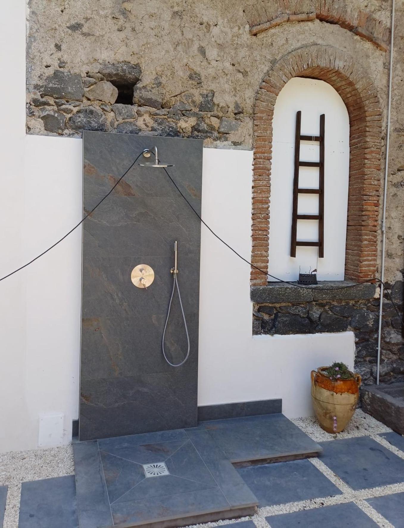 La Rosa Dell'Etna Apartment Acireale Bagian luar foto